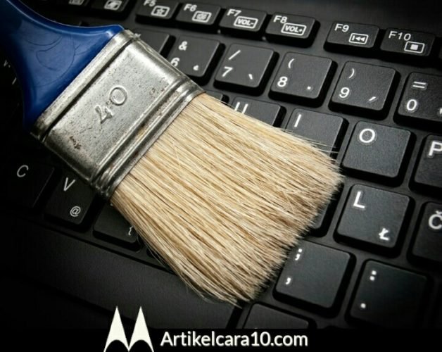 Bersihkan Debu Keyboard
